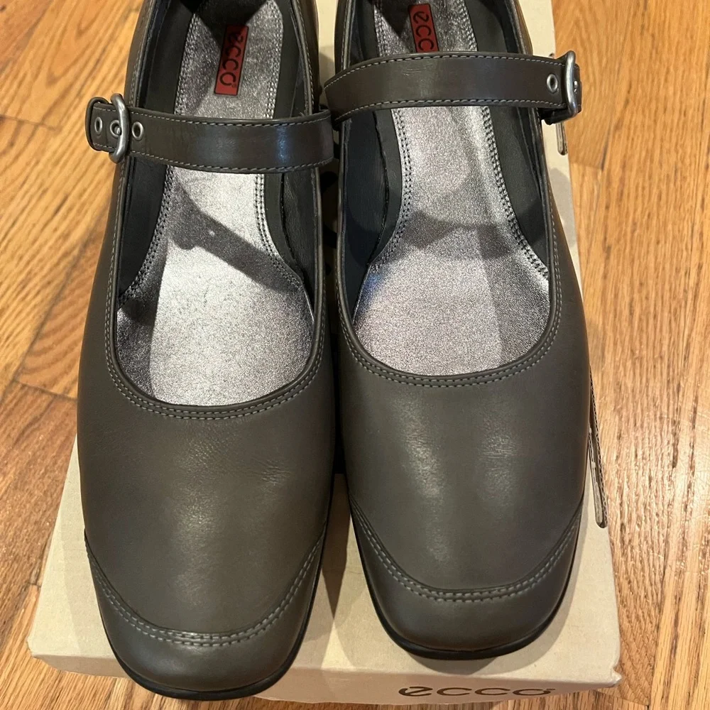 Ecco Grey Leather Mary Jane Flats (Brand New), size 40 EU - Picture 2 of 6